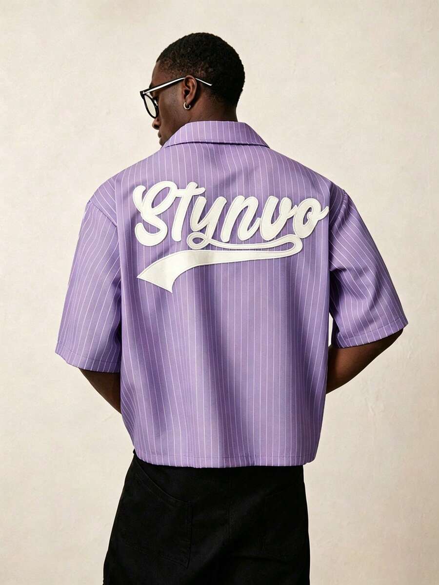STYNVO 男士休闲条纹字母刺绣宽松前开襟短袖衬衫，夏季款 - 淡紫色 - 查看 1