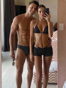 Manfinity Swimmode 男款與女款情侶套裝泳裝，黑色波點夏季熱帶海灘度假短褲，男女款泳褲 - 彩色 - 查看 4