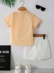 SHEIN 2件/組 小男孩夏季休閒條紋襯衫與短褲套裝 - 黃色 - 查看 2