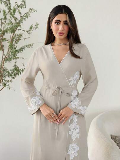 Al Najma Vestido casual de estilo árabe para mujer con cuello en V, bordado floral y lazo en la cintura