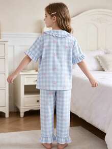 Bộ đồ ngủ 2 mảnh phong cách ngọt ngào dành cho bé gái tuổi teen: Áo cardigan tay ngắn in họa tiết kẻ caro và nơ, kèm quần ống rộng viền bèo nhún. - Nhiều màu - Xem 2
