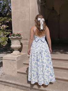 SHEIN MOD Vestido de verano con estampado floral, busto fruncido y cintura con lazo para mujer talla grande - Azul y blanco - Ver 1