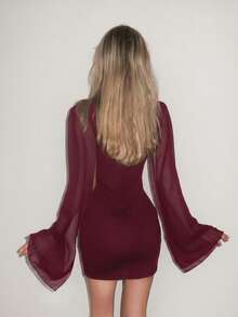 Sydney Algeri Vestido Mini Ajustado con Capa de Cuello Alto, unicolor Elegante - Burdeos - Ver 2