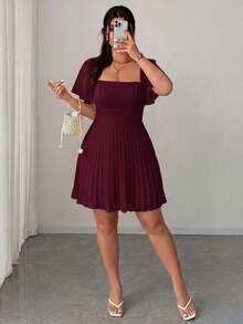 Elenzga Vestido Elegante e Delicado de Gola Quadrada Amarelo com Babados nas Mangas para Mulheres Plus Size, Primavera/Verão. Saia Curta Plissada na Cintura, Fluida e Ajustada. Adequado para Piquenique na Primavera, Passeio com Amigos, Atmosfera do Dia dos Namorados, Fotografia de Viagem, Moda Minimalista Plus Size - Vinho - Visão 3