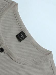 Manfinity Homme 男士休閒純色短袖T恤與短褲套裝，夏季，度假 - 摩卡棕 - 查看 3
