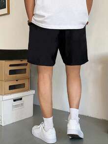Manfinity Homme 男士大尺碼休閒黑色夏季短褲，百搭度假下裝，適合日常通勤、旅行、戶外活動，送男友或丈夫的禮物，假日穿搭 - 黑色 - 查看 2