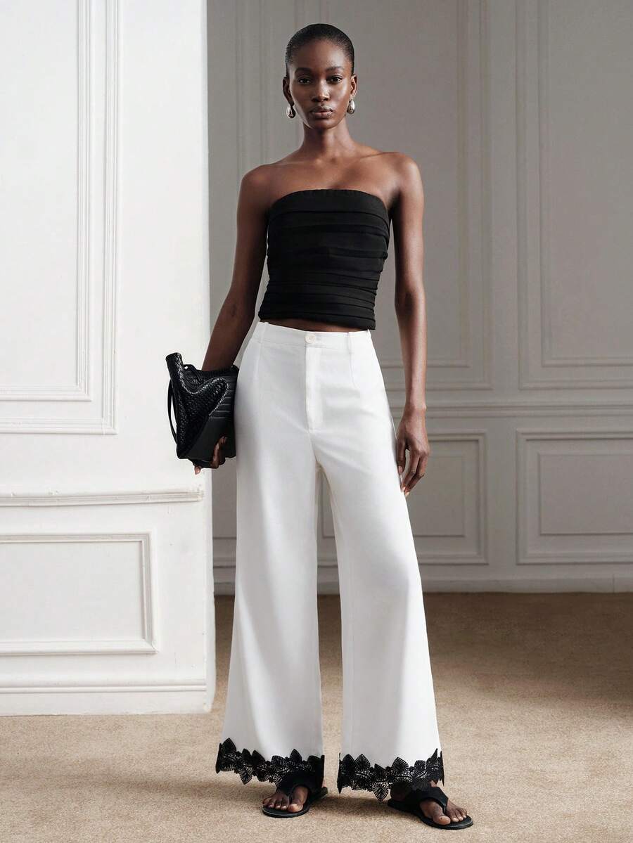 Aveloria Modichic Calça reta branca com detalhe em renda preta contrastante na barra. Elegante, sofisticada, romântica, vintage, casual e versátil para primavera/verão. - Branco - Ver 1