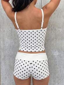 SHEIN EZwear Phong cách Y2K mới, giản dị, thường ngày, đa năng, phù hợp cho tiệc tùng, sân bay, họa tiết chấm bi đen trắng, trang phục mùa hè cho nữ, đồ mặc ngoài trời, áo hai dây và quần short viền tương phản. - Nhiều màu - Xem 2
