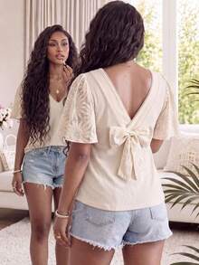 Reflora T-shirt pour femmes grande taille, t-shirt en tricot élégant et extensible avec design de col en V dans le dos et nœud papillon, t-shirt romantique pour l'été - Nude - Voir 9