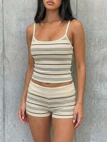 SHEIN EZwear Bộ đồ hai mảnh nữ màu xanh trắng nâu kẻ sọc phối màu tương phản gồm áo hai dây và quần short – Phong cách vintage Y2K ngọt ngào, dịu dàng, hoàn hảo cho du lịch nghỉ dưỡng, đi làm hàng ngày, hẹn hò, tụ họp, đi biển mùa xuân/hè, mặc nhà mùa thu/đông, đám cưới, lễ tốt nghiệp, ngày Valentine, các lễ hội miền Tây, những buổi hẹn hò lãng mạn, tiệc trà chiều, tựu trường và trang phục thể thao & mặc nhà thanh lịch. - Nhiều màu - Xem 6