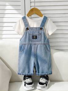 SHEIN Playful Pals 2件組 幼童男童淺藍色丹寧拼接圓領短袖T恤與吊帶短褲套裝 寬鬆休閒復古風 夏季度假穿搭 - 藍色 - 查看 4