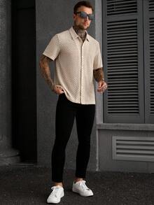 Manfinity Homme 男士度假休闲风，INS 搭配针织钩编纹理绿色植物图案短袖休闲度假衬衫。纽扣门襟，尽显法式优雅浪漫气息的男士花卉印花短袖单排扣休闲衬衫，热带男士衬衫，男士精美衬衫，男士图案衬衫，男士热带衬衫，男士黄色衬衫，男士复古衬衫，针织衬衫…… - 彩色 - 查看 5