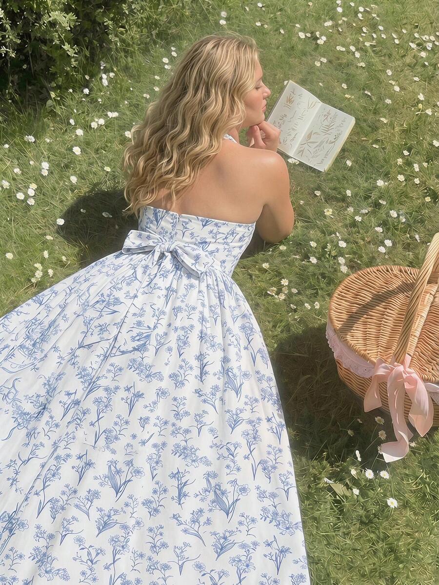 SHEIN MOD Vestido de verano con estampado floral, busto fruncido y cintura con lazo para mujer talla grande - Azul y blanco - Ver 1