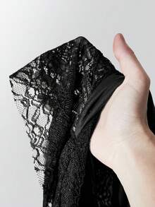 SHEIN ICON Atasan Wanita Ukuran Besar Gaya Y2K Seksi Hitam dengan Hiasan Renda dan Rumbai untuk Pesta Koktail Musim Panas - Hitam - View 10