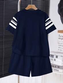 SHEIN 青少年男童休闲舒适简约圆领短袖T恤和短裤套装 - 彩色 - 查看 3