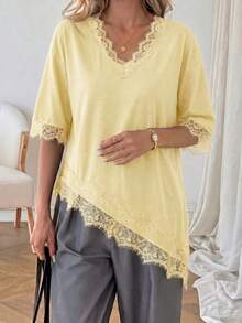 SHEIN LUNE 女款休閒優雅浪漫蕾絲拼接V領寬鬆不對稱下擺T恤，適合夏季度假、日間派對、茶會，淡黃色 - 淡黃色 - 查看 6