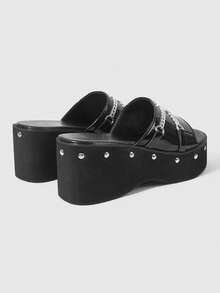 ROMWE Grunge Punk Sandal cao gót nữ đế bánh mì tăng chiều cao 2026 mẫu mới, PU tối màu, đính xích tình yêu, phong cách sang chảnh, gót cao muffin, phối chân váy, dép siêu hot cho nữ mặc mùa hè - màu đen - Xem 5