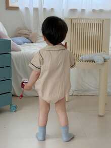Dazy Kids Áo liền quần cho bé trai cổ ve áo, hai túi, cài nút, kiểu dáng thường ngày - Màu be - Xem 2