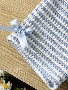 SHEIN Conjunto de top sin mangas texturizado azul y pantalones cortos a cuadros azules para bebé niña, decorado con lazo azul, conjunto esencial para uso diario - Azul - Ver 7