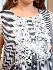 Lacomfia Áo blouse dáng rộng size lớn cho mùa xuân/hè, cổ tròn, tay cánh dơi, viền bèo, họa tiết hoa in sọc, nơ thắt cổ, phong cách thường ngày - Nhiều màu - Xem 4