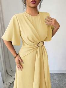 Selianne 女款優雅休閒通勤度假下午茶派對純色圓領交叉綁帶金屬扣腰部A字長袖喇叭袖長版洋裝，春/秋/冬 - 淡黃色 - 查看 4