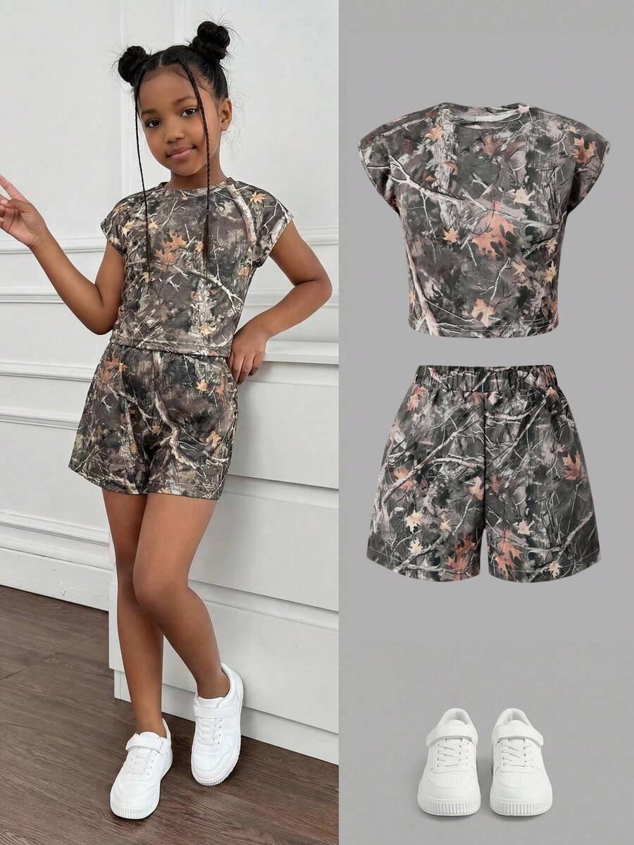 SHEIN 两件套少女时尚图案字母树叶印花圆领短袖上衣和短裤套装,适合夏季户外活动、玩耍和休闲穿着。 - 彩色 - 查看 1