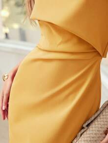 MOTF PREMIUM Đầm hẹn hò nữ thiết kế bất đối xứng vai, thanh lịch, có cấu trúc, thích hợp cho mùa xuân/hè. - Màu vàng - Xem 2