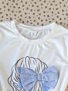 SHEIN Bộ đồ thường ngày dễ thương dành cho nữ tuổi teen: áo thun cổ tròn ôm sát in hình nơ 3D và quần short kẻ sọc xanh dương, áo vest cho thiếu nữ (nữ). - Màu xanh lam - Xem 3