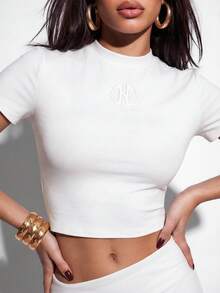 Normani 女士刺绣短袖露脐T恤和迷你裙休闲两件套 - 白色 - 查看 6
