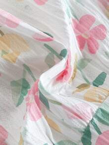SHEIN Vintaside Kids 这款女婴春夏套装采用白色纯色提花面料，圆领无袖百褶裙式背心搭配彩色印花上衣，下身则为粉色弹力短裤，设计舒适简约。两件套风格休闲优雅，散发着法式乡村风情。宽松的版型适合日常外出、花园漫步、野餐、休闲放松以及参加派对等各种场合。 - 淺粉色 - 查看 8