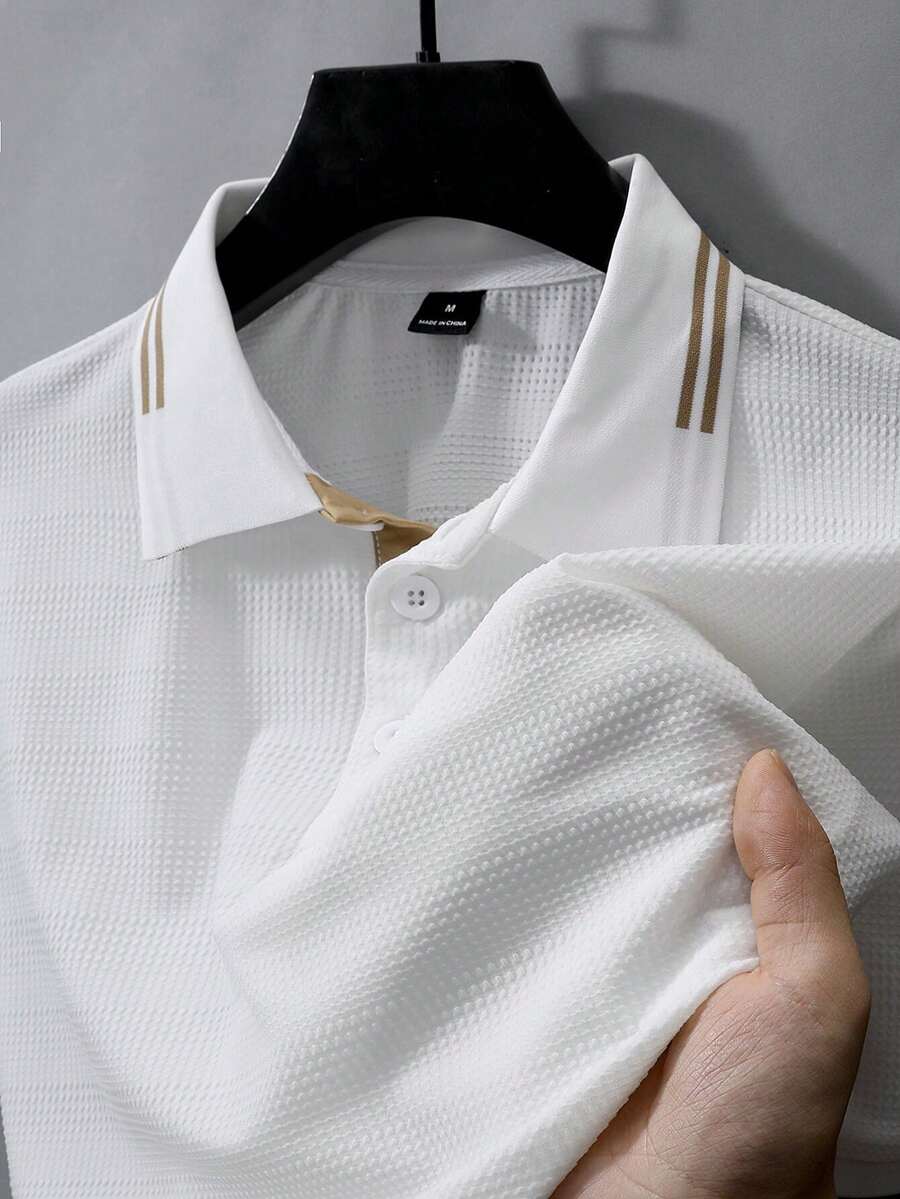 Manfinity Homme 男士休閒條紋飾邊紋理布料短袖 Polo 衫,適合日常穿著、通勤與正式場合 - 白色 - 查看 1