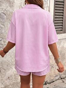 SHEIN LUNE CURVE 粉色宽松休闲短袖翻领衬衫上衣带口袋和抽绳短裤套装，大码，夏季 - 粉色 - 查看 2