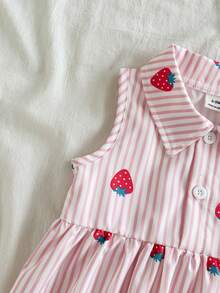 SHEIN Vintaside Kids 女婴无袖甜美可爱草莓条纹印花Polo领连衣裙，适合户外玩耍、度假、聚会及其他日常穿着场合。 - 粉色 - 查看 7