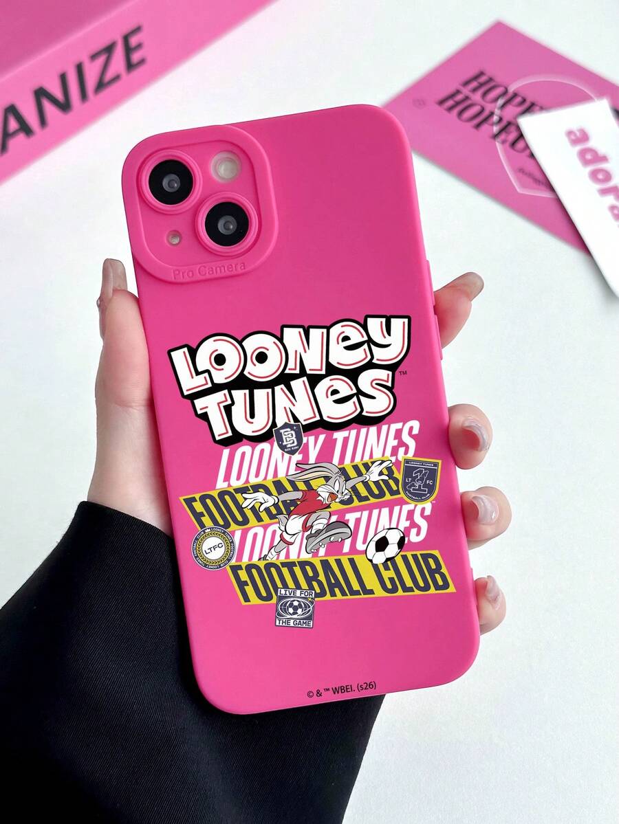 LOONEY TUNES X SHEIN 1個 Looney Tunes Bugs Bunny 足球俱樂部啞光手機殼,洋紅色,手機殼,印有堆疊的 Bugs Bunny 足球圖案、「FOOTBALL CLUB」字樣和經典的「LOONEY TUNES」標誌。全覆蓋防震保護您的手機。卡通愛好者和 Looney Tunes 粉絲的完美禮物。兼容 IPhone 手機殼和 Galaxy 手機殼,手機配件,快速發貨。 - 玫紅色 - 查看 1