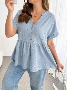 SHEIN Essnce Áo nữ cỡ lớn thời trang xuân/hè, kiểu dáng thường ngày, rộng rãi, thoải mái, đa năng, cổ chữ V, chất liệu vải dệt hoa, tay ngắn, tôn dáng, thích hợp mặc hàng ngày, áo kiểu nữ, trang phục mùa hè, trang phục đi nghỉ mát, trang phục mùa hè kiểu châu Âu. - Màu xanh nhạt - Xem 4