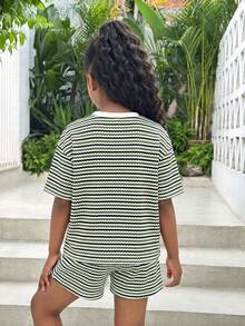 SHEIN 儿童少女条纹圆领落肩上衣和系带短裤休闲两件套 - 彩色 - 查看 2