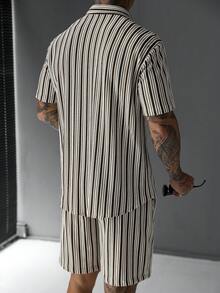Manfinity Homme 男士条纹印花纽扣短袖衬衫和短裤休闲套装 - 彩色 - 查看 4