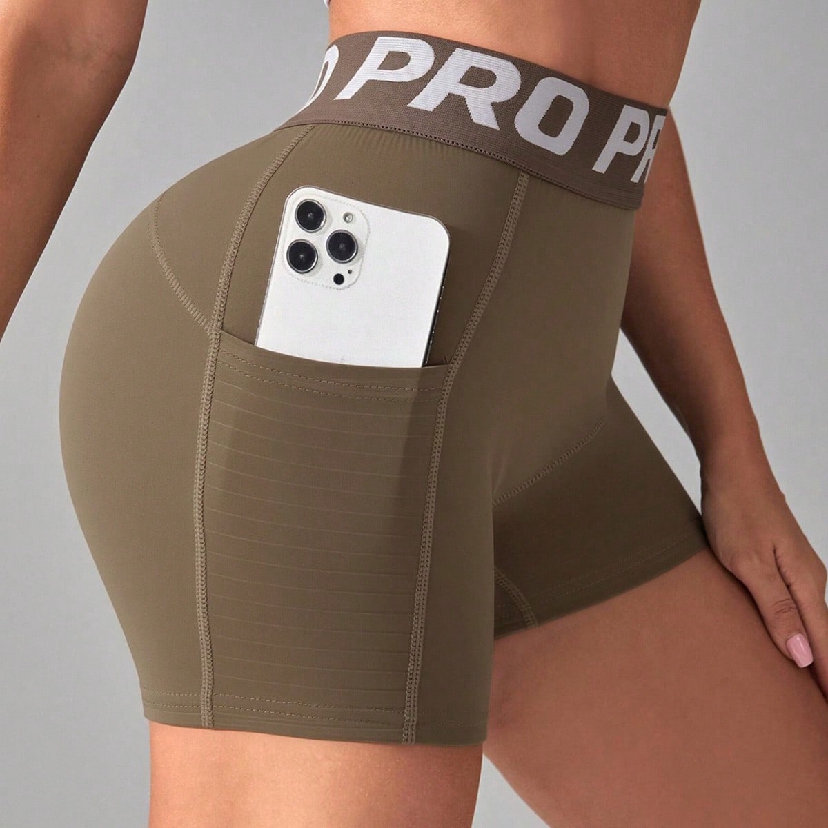 Pantalones cortos deportivos versátiles de yoga con alta elasticidad de goma, que estilizan y levantan el trasero