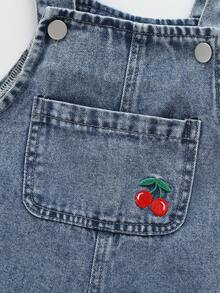 SHEIN Vintaside Kids 女婴牛仔短裤，轻盈透气，夏季新品，中度水洗牛仔蓝，可爱甜美街头风，简约基础款，可爱爱心刺绣口袋设计，柔软舒适的纯棉牛仔面料，适合日常穿着、聚会、上学、通勤等场合，2026春夏新款。 - 中等水洗藍 - 查看 6
