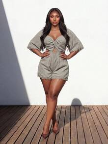 Truni Sometimesglam Plus Size Solid Color V-Neck Hollow Out Twist Front Short Sleeve Jumpsuit For Summer, For Pear Triangle Body Shape - Green - View 3