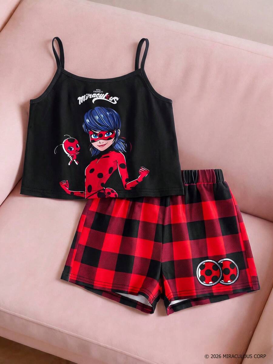 Miraculous Ladybug X SHEIN طقم بيجامة للفتاة الصغيرة يتكون من كامسول مطبوع عليه حرف وشورت مربعات - الأسود - مشاهدة 1