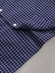 STYNVO Bộ áo sơ mi và quần short nam mùa hè phong cách casual đi chơi & đi làm, dáng rộng, họa tiết thêu chữ, vai trễ - Xanh và trắng - Xem 7
