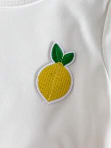 SHEIN Playful Pals 2件裝女嬰白色圓領短袖T恤搭配刺繡檸檬裝飾 + 鬆緊腰寬腿褲，休閒清新水果檸檬貼布印花套裝，適合夏季日常出遊、上學、購物、旅行、公園玩耍以及各種室內外場合 - 黃色 - 查看 6