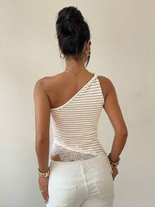 Siren Gaze Áo kiểu lệch vai thắt nút ren phối nhiều mảnh, áo blouse nữ ôm dáng thanh lịch, màu đen, áo crop top dự tiệc, áo mùa hè thường ngày, hở vai, hở lưng, thích hợp cho tiệc tùng, lễ hội âm nhạc. - Màu be - Xem 3
