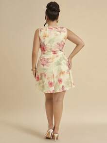 SHEIN BAE CURVE 度假风碎花印花褶皱腰身无袖休闲迷你连衣裙，适合约会和聚会 - 杏色 - 查看 5