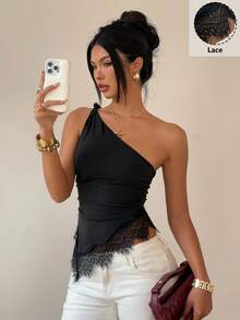SHEIN PETITE CURVE 大尺碼蕾絲拼接扭轉肩上衣，黑色蕾絲不對稱露肩短版襯衫，休閒夏季，露肩，露背，派對，音樂節，黑色，抓皺無袖 Y2K 蕾絲飾邊短版吊帶上衣 - 黑色 - 查看 8