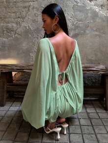 SHEIN BAE 女款淺綠色夏季性感時尚度假透視V領露背燈籠袖連身褲，優雅純色泡泡連身褲，適合海灘派對與約會 - 綠色 - 查看 1