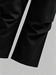 SHEIN 小男孩簡約線條與字母印花短袖圓領T恤搭配鬆緊腰工裝褲套裝，黑色T恤與長褲，柔軟彈性面料，寬鬆版型，休閒舒適，適合春夏季外出、街頭風、居家、旅行、度假、日常穿著 - 黑色 - 查看 8