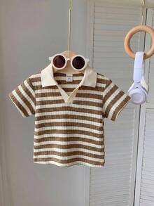 SHEIN LMoss Kids 可爱休闲条纹纹理 Polo 衫，男女宝宝皆宜，适合夏季居家、外出和旅行穿着。 - 彩色 - 查看 3