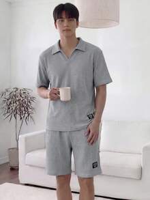 Napfluff 纯色休闲 Polo 领短袖短裤字母装饰男士睡衣套装 - 淺灰色 - 查看 7